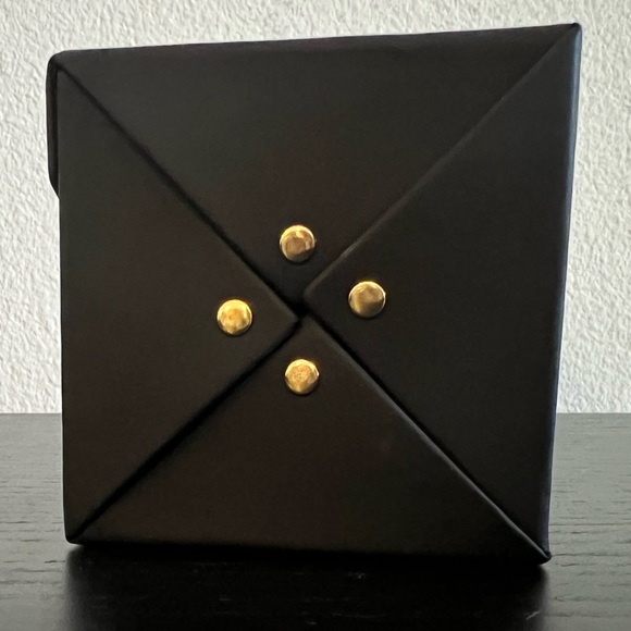 QUAY AUSTRALIA Four Piece Fold-Up Case Matte Black - Picture 5 of 5